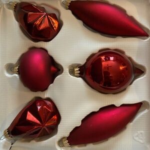 Beautiful Dark Red Kerb Christmas Tree Ornaments